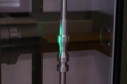 非接触の光学式シャフト測定機